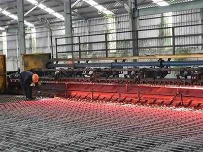 Công ty cổ phần thép Việt Đức sản xuất các sản phẩm thép xây dựng. (Ảnh: Nguyễn Trọng Lịch/TTXVN).