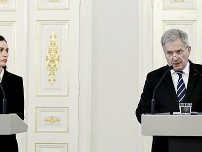 Tổng thống Phần Lan Sauli Niinisto (phải) và Thủ tướng Sanna Marin (trái). Ảnh: Getty Images.