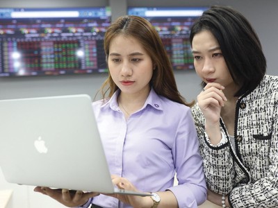 Nên tính chuyện đầu tư vào doanh nghiệp hơn là đầu tư vào cổ phiếu.