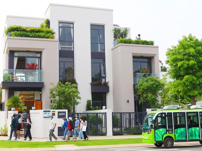 Nhà đầu tư tìm hiểu về dự án.