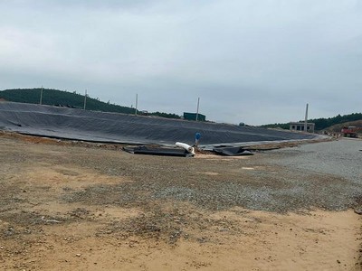 Dự án xử lý triệt để ô nhiễm môi trường do rác thải sinh hoạt tại các khu vực trọng điểm trên địa bàn tỉnh Thừa Thiên Huế thi công ngổn ngang, chậm tiến độ. Chủ đầu tư “sốt ruột”, trong khi các nhà thầu lại “đủng đỉnh”…