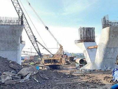 Công trình xây dựng cầu Trần Hoàng Na bắc qua sông Cần Thơ, nối liền 2 quận Cái Răng và Ninh Kiều (TP. Cần Thơ)