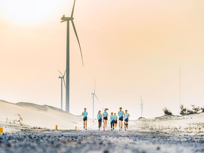 Bứt phá giới hạn với cung đường chạy hùng vĩ, hoang sơ tại Cụm Trang trại Điện gió B&T, Quảng Bình.