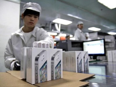 Dây chuyền sản xuất điện thoại iPhone tại nhà máy của Foxconn. (Nguồn: macrumors.com)