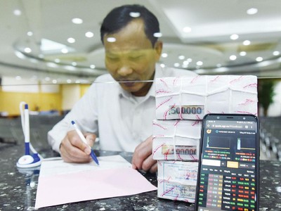 Thị trường tăng điểm trở lại, nhiều người có tỷ trọng tiền mặt cao bắt đầu giải ngân.