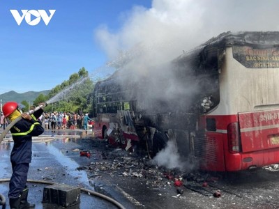 Hiện trường vụ cháy xe khách tại Phú Yên.