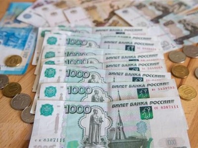 Đồng ruble của Nga tại thủ đô Moskva ngày 24/3. (Ảnh: THX/TTXVN)