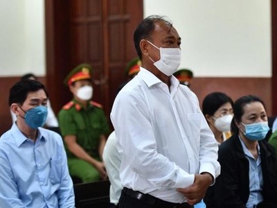 Các bị cáo tại tòa phúc thẩm.