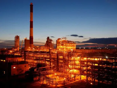 Một cơ sở lọc dầu của Nga (Ảnh: Reuters).