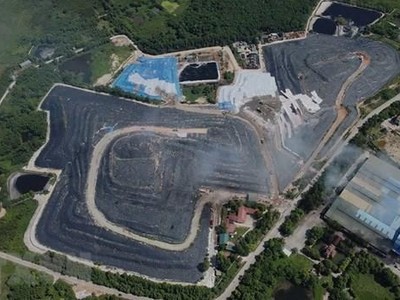 Khu xử lý chất thải rắn Xuân Sơn nhìn từ trên cao. (Ảnh: Văn Hòa/TTXVN phát)