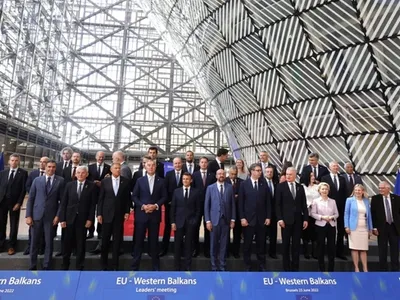 Các lãnh đạo EU và Tây Balkan chụp ảnh lưu niệm chung tại thượng đỉnh ở Brussels, Bỉ ngày 23/6 (Ảnh: AP).