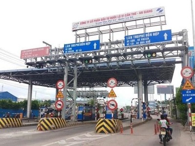 Trạm thu phí BOT T2 trên Quốc lộ 91 dừng thu phí từ tháng 5/2019 đến nay. (Ảnh: Thanh Sang/TTXVN).