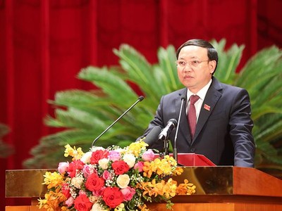 Ông Nguyễn Xuân Ký, Ủy viên BCH Trung ương Đảng, Bí thư Tỉnh ủy, Chủ tịch HĐND tỉnh Quảng Ninh khóa XIV phát biểu chị đạo kỳ họp. Ảnh: Thu Lê.