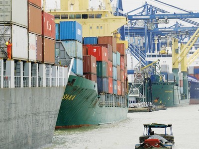 Việt Nam là nước có độ mở kinh tế cao nên chịu áp lực không nhỏ từ lạm phát nhập khẩu.