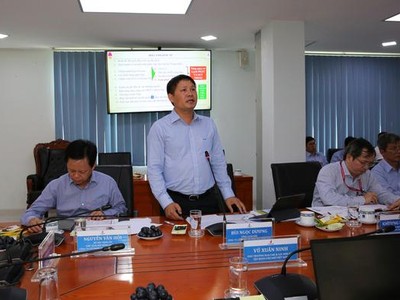 Tổng Giám đốc BSR Bùi Ngọc Dương báo cáo với Đoàn công tác - Ảnh: BSR.