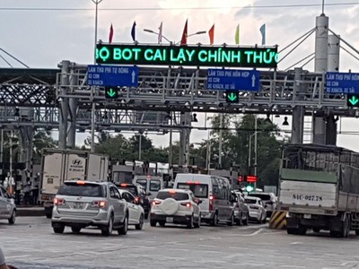Trạm thu phí dự án BOT Cai Lậy trên QL1. Ảnh NT.