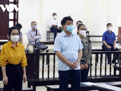 Các bị cáo tại phiên xét xử phúc thẩm.