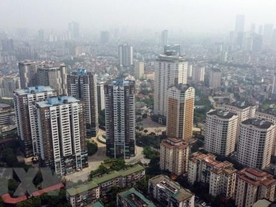 Mật độ các khu đô thị xung quanh tuyến đường Lê Văn Lương-Tố Hữu dày đặc càng khiến giao thông gặp nhiều khó khăn. (Ảnh: Huy Hùng/TTXVN).