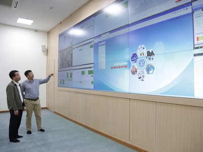 Tổng Giám đốc BHXH Việt Nam Nguyễn Thế Mạnh kiểm tra hoạt động Hệ thống thông tin giám định BHYT của Ngành.