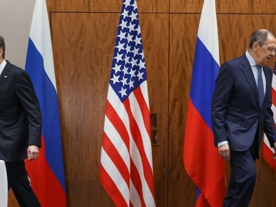 Ngoại trưởng Mỹ Antony Blinken và Ngoại trưởng Nga Sergey Lavrov trong một cuộc gặp ở Geneva. Ảnh: Getty.