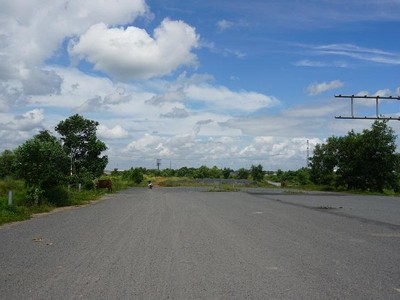 Một đoạn cao tốc Bến Lức - Long Thành thi công dang dở.