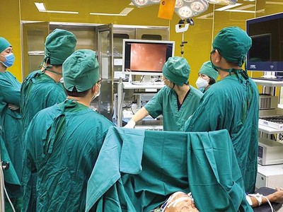 Ngoài việc cung cấp dịch vụ khám chữa bệnh, các bệnh viện tuyến cuối còn là chỗ dựa cho tuyến trước về chuyên môn kỹ thuật.