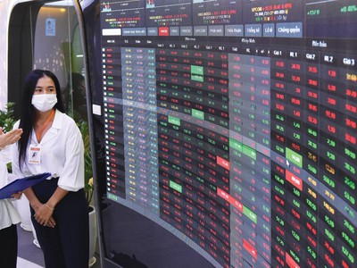 Dòng tiền đang chờ thông tin mới