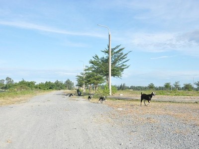Các dự án tại Khu đô thị mới Điện Nam - Điện Ngọc vẫn chưa hoàn thành. Ảnh: Hoàng Anh.