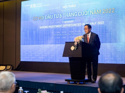 Ông Park Won Sang – Tổng giám đốc của KIS Việt Nam chia sẻ tại Hội nghị.