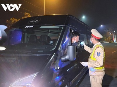 Lực lượng chức năng đẩy mạnh công tác kiểm tra, xử lý các vi phạm nồng độ cồn.