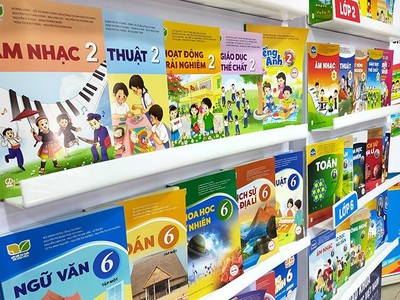 Mùa tựu trường, nhu cầu đồ dùng học tập và cả laptop, điện thoại đều tăng cao