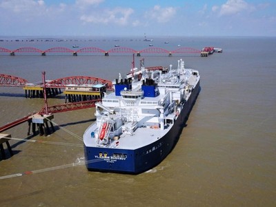 Tàu chở khí đốt hóa lỏng (LNG) của Nga tới cảng Trung Quốc hồi tháng 7/2018. Ảnh: Reuters.