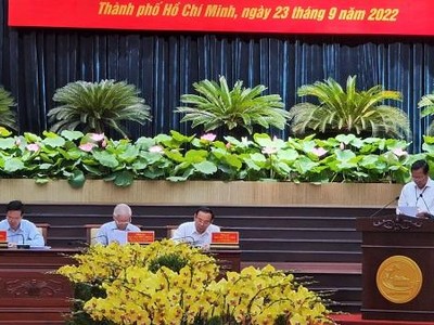 Chủ tịch UBND TP.HCM Phan Văn Mãi báo cáo kết quả thực hiện Nghị quyết Đại hội XIII của Đảng và Nghị quyết Đại hội lần thứ XI của Đảng bộ TP.HCM.