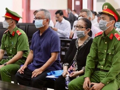 Bị cáo Nguyễn Thành Tài (cựu Phó Chủ tịch UBND TP.HCM) và Dương Thị Bạch Diệp tại tòa.