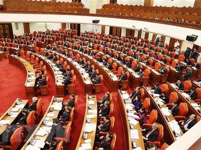 Các vị lãnh đạo Đảng, Nhà nước cùng các đại biểu dự khai mạc hội nghị lần thứ sáu Ban Chấp hành Trung ương Đảng khoá XIII. (Ảnh: Trí Dũng/TTXVN)