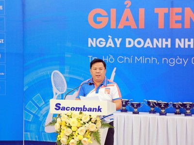 Ông Đào Nguyên Vũ - Phó Tổng giám đốc - Chủ tịch Công đoàn kiêm Trưởng Ban tổ chức phát biểu khai mạc tại giải đấu.