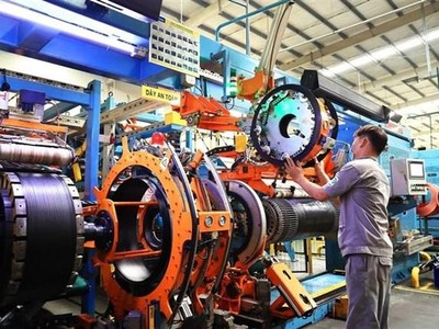 Sản xuất lốp xe ôtô tại Công ty TNHH Sailun Việt Nam, xã Phước Đông, huyện Gò Dầu (Tây Ninh). (Ảnh: Hồng Đạt/TTXVN).