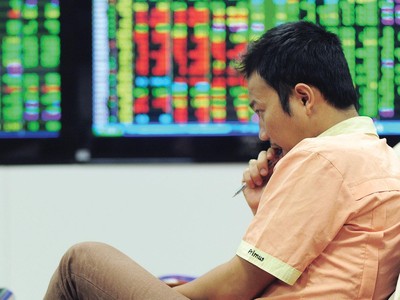 Nhiều nhà đầu tư cắt lỗ, chuyển sang nắm giữ tiền mặt.