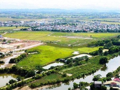 Khu đất dự án Khu đô thị Dầu khí Nghệ An, do Công ty Cổ phần Đầu tư và Thương mại dầu khí Nghệ An (PVIT) làm chủ đầu tư với tổng mức đầu tư 1.200 tỷ đồng, quy mô gần 15ha đã đầu tư 10 năm nhưng không triển khai.