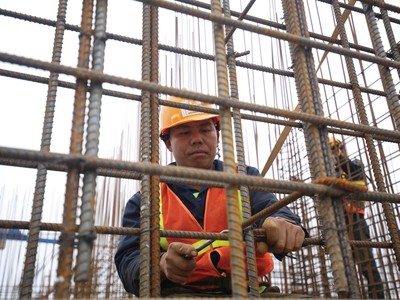 Doanh nghiệp xây dựng, vật liệu xây dựng đang chịu nhiều khó khăn.