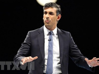 Ứng cử viên Thủ tướng Anh Rishi Sunak phát biểu tại một sự kiện của đảng Bảo thủ tại thành phố Leeds ngày 28/7. (Ảnh: AFP/TTXVN)