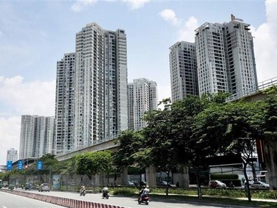 Các tòa chung cư cao tầng dọc theo Xa lộ Hà Nội, thành phố Thủ Đức. (Ảnh: Hồng Đạt/TTXVN)