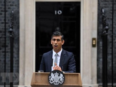 Tân Thủ tướng Anh Rishi Sunak phát biểu tại Số 10 phố Downing ở London ngày 25/10. (Ảnh: AFP/TTXVN)