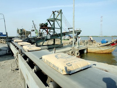 Tiêu thị xi măng đang có dấu hiệu chậm lại, nhưng nhiều dây chuyền vẫn tiếp tục được đầu tư.