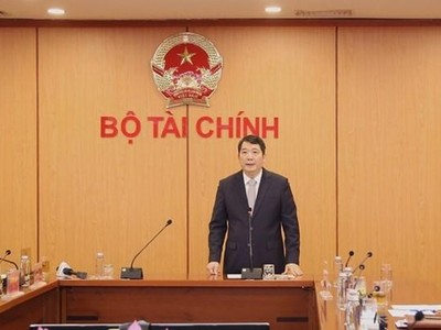 Tân Thứ trưởng Cao Anh Tuấn phát biểu nhận nhiệm vụ. (Nguồn: Tạp chí Tài chính)