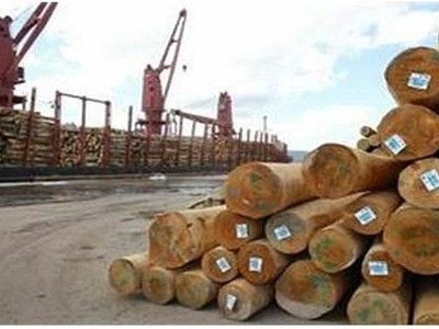 Bộ Công thương cho hay, số lượng đơn đặt hàng mới tăng chậm lại kể từ tháng 9 tới nay, ở những ngành hàng xuất khẩu lớn như dệt may, da giày, điện tử, đồ gỗ...