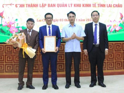 Thừa ủy quyền của Thủ tướng Chính phủ, ông Hà Trọng Hải, Phó Chủ tịch UBND tỉnh Lai Châu đã trao quyết định thành lập cho lãnh đạo Ban Quản lý khu kinh tế tỉnh Lai Châu.