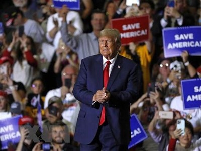 Cựu Tổng thống Mỹ Donald Trump phát biểu tại chiến dịch vận động tranh cử ở Warren, Michigan, ngày 1/10/2022. (Ảnh: AFP/TTXVN)