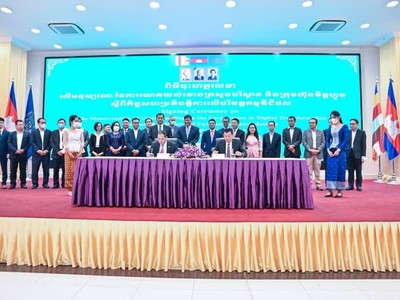 Lễ ký kết biên bản ghi nhớ hợp tác chuyển đổi số giữa Metfone và Bộ Môi trường Campuchia.