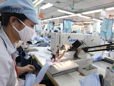 Doanh nghiệp dệt may xuất khẩu đang gặp khó khăn về đơn hàng.